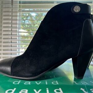 David Tate Stacked Heel Leather/suede Booties. Black. Size 9.5 W